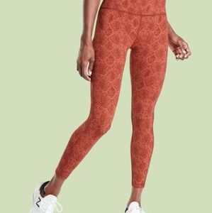 Athleta Ultimate Stash Pocket Snake 7/8 Tight